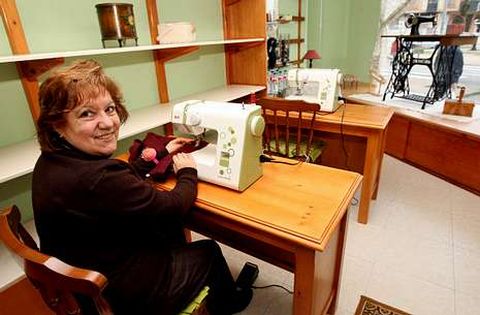 Mariv� decidi� abrir su local de costura en Vilagarc�a y de momento no le va nada mal.