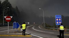 El incendio de Cacheiras obliga a desalojar varias viviendas en Teo
