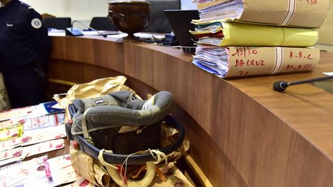 Sillita de beb hallada en el maletero de un coche en Francia donde vivi un beb dos aos