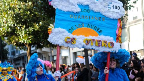 Oviedo se llena de color, alegr�a y tradici�n para celebrar el Carnaval