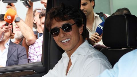 El torero Andr�s Roca Rey sale del hospital