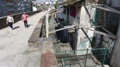 La casa de la R�a do Moucho que impide que se reabra la calle lleva a�os apuntalada