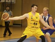 Mike Callaghan tendr� una dura prueba ante el potente juego interior de los andaluces. 