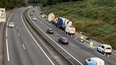 Accidente entre dos camiones en la AP-9 en Vigo