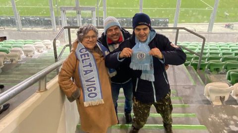 Gloria, Blai y Guille, en el Ludogorets Arena el pasado jueves.