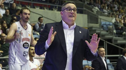 Diego Epifanio, entrenador del Obra, en el partido contra el Tizona Burgos, en Sar
