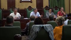 El alcalde convoc� la sesi�n para dar explicaciones.