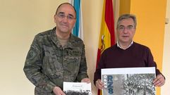 El  subdelegado de Defensa en Ourense, Jesús Antonio Peñas, y el alcalde de O Pereiro de Aguiar, Luis Menor