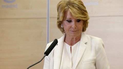 La corrupcin obliga a dimitir como portavoz y concejal a Esperanza Aguirre. En su comparecencia ante los medios afirm que se sinti engaada y traicionada, pero admiti que no vigil lo suficiente.