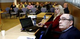 T�cnicos del Igape, durante la exposici�n de las ayudas habilitadas por el organismo para las Pemes.