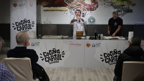 Antonio Reboredo y Paolo, durante el taller que imparti� en el CIFP Paseo das Pontes