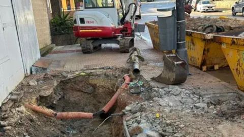Rotura de una tubería en Avilés