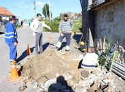 El alcalde Andr�s D�az inspeccionando la obra en Buchabade. 