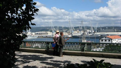 Vista del Arsenal y la ra desde los Jardines de Herrera