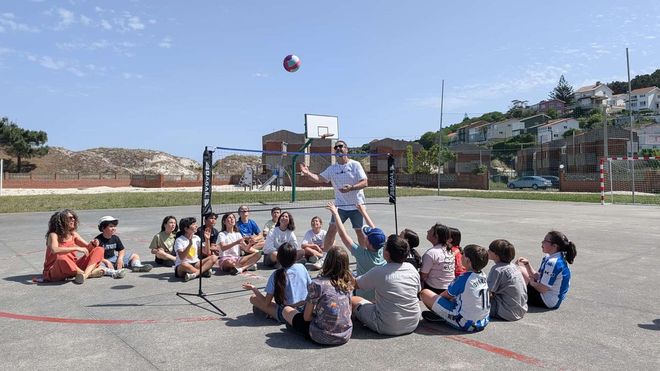 Actividad de deporte adaptado e inclusivo en Laxe, con Un Paso M�is
