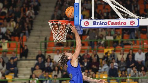 Gabe Kalscheur anotando en el Pazo ante el Cartagena.