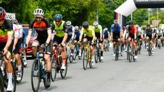 Salida de los participantes en el Trofeo Ciclista Concello de A Estrada. 