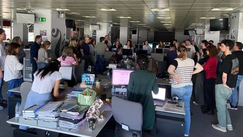 Reunin en la redaccin central de La Voz de Galicia tras el apagn