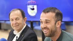 Julio Mart�nez con Adri, en su despedida del club en el 2024