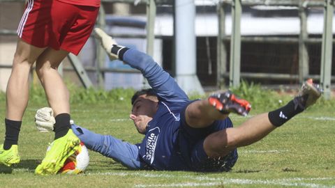 Lucas D�az, en un entrenamiento en A G�ndara, dio el salto al once del Racing en la jornada 33. 