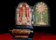 En la sacrist�a se conserva una boeta o cepillo para limosnas en forma de altar a la romana. 