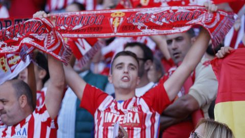 Derbi asturiano entre el Real Sporting de Gijon y el Real Oviedo en El Molin�n