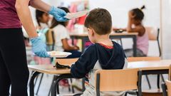 Imagen de archivo del comedor de un colegio