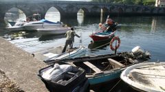Pescadores de anguila del interior de la r�a de Vigo.