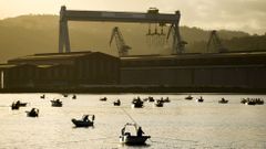 Mariscadores a flote trabajando en la r�a de Ferrol 
