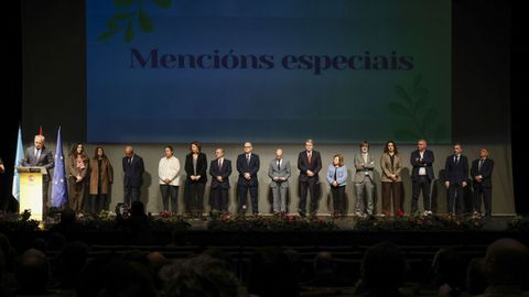 Las autoridades encargadas de la entrega de premios sobre el escenario del Auditorio de Ourense