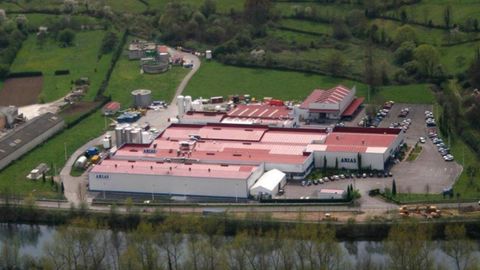 Instalaciones de Mantequer�as Arias, en Ribera de Arriba