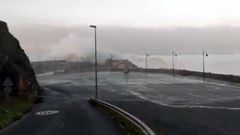El temporal Evi engulle la costa asturiana