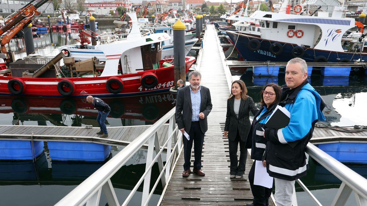 Mar destinará 100.000 euros a mejorar el pantalán para la flota marisquera y bateeira de Vilanova
