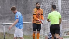Ayoub dialoga con el rbitro durante el Viveiro-Silva en el Marcos Gmez.