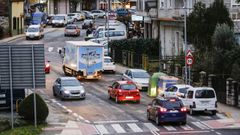 Trfico en la avenida de Celanova de A Valenz.