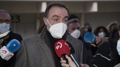 El presidente de UPN, Jos� Javier Esparza, atiende  a los medios de comunicaci�n, a su llegada a la sede de Uni�n del Pueblo Navarro (UPN)