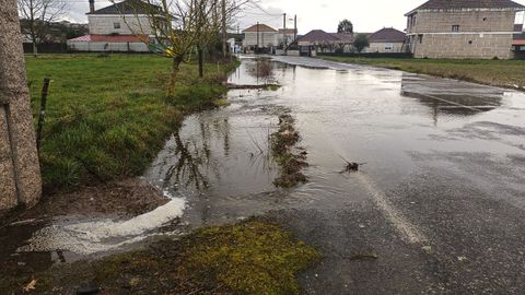Carretera inundada, OU-1194, Vilar de Rei - Vilar de Barrio.