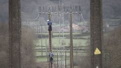 Imagen de archivo de unos técnicos trabajando para resolver una avería.