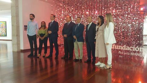 Acto de inauguracin de la exposicin ante una instalacin de la misma