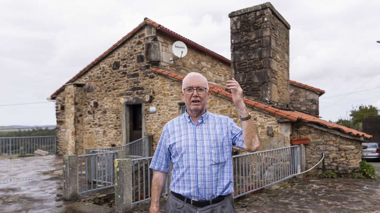 Perfecto Fuentes, empresario y presidente de una asociación vecinal: «Meu pai empezou facendo zocos e carros e eu crieime entre as labras»
