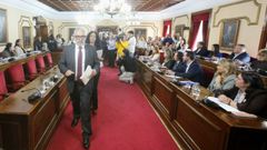 Imagen del �ltimo pleno ordinario, con el alcalde de Lugo entrando, a la derecha el grupo popular, con Elena Candia, al fondo a la izquierda, la no adscrita, Mar�a Reigosa, y el p�blico 