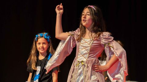 O teatro tivo oco na conmemoraci�n do 17 de maio en Cabana 