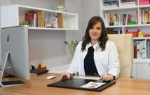 Roc�o Gonz�lez Gil, en las dependencias de su consulta particular en el casco urbano de Lal�n. 