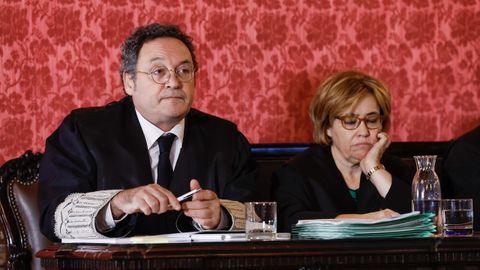 El fiscal general del Estado, Álvaro García Ortiz, al inicio del juicio, sentado en el estrado junto a la Abogada del Estado Consuelo Castro.