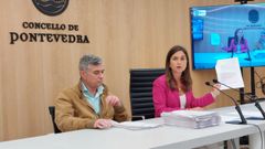 Los concejalas el PP de Pontevedra Gerardo P�rez Puga y Pepa Pardo, este mi�rcoles en la sala de prensa del Concello
