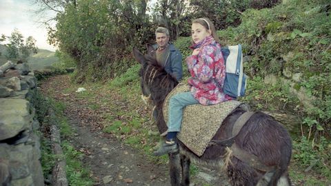 Coral Dign tena que ir en burro al colegio. Imagen del ao 1996. 