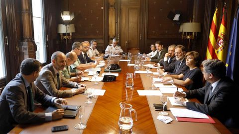 El presidente del Gobierno, Mariano Rajoy, durante la reunin que ha mantenido esta maana, en la Delegacin del Gobierno en Catalua, con altos mandos de las Fuerzas de Seguridad del Estado