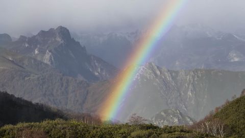 un arco iris en el Parque Natural de Las Ubias-La Mesa