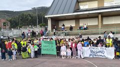 Concentraci�n de la comunidad educativa en el CEIP Vista Alegre exigiendo una reforma integral del centro