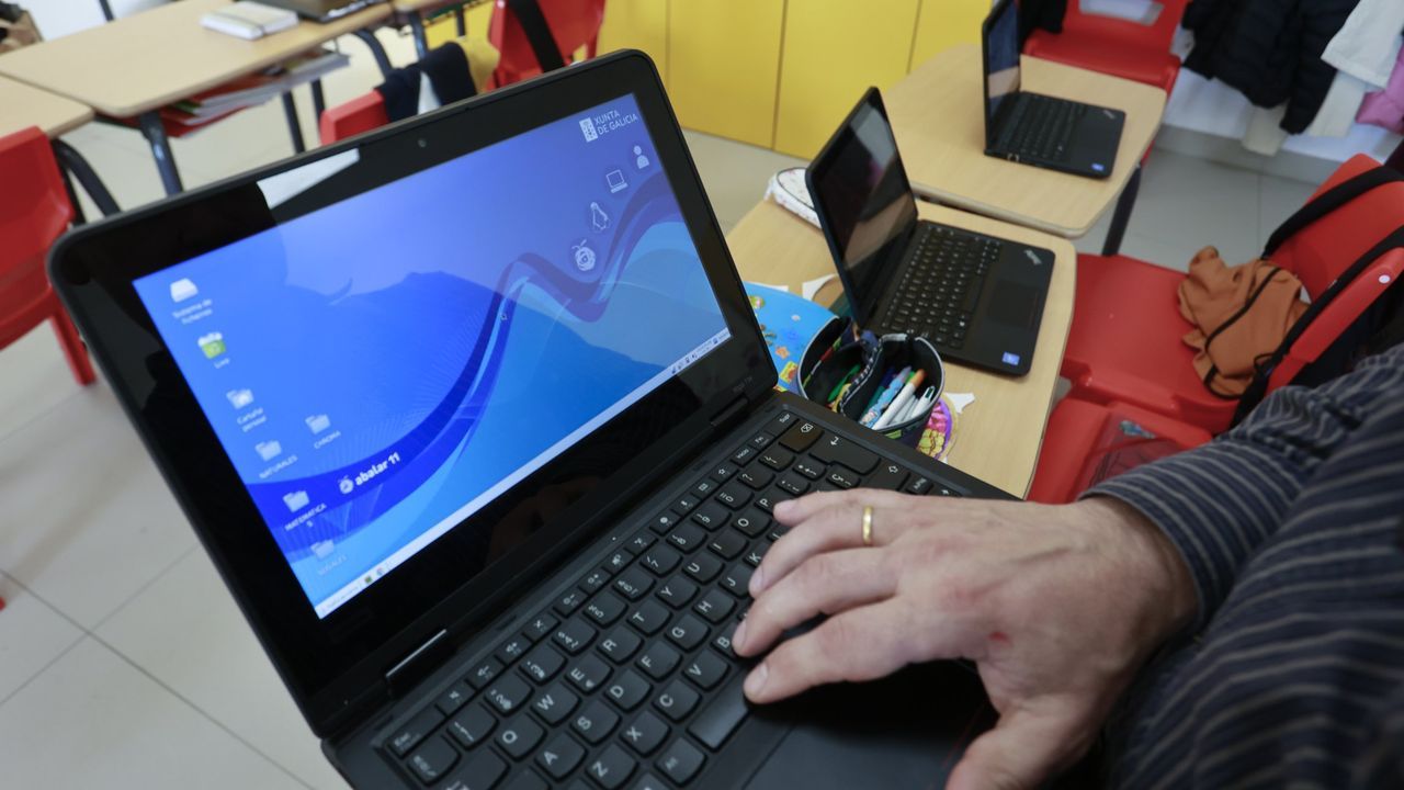 Casi 600 centros participarán el próximo curso en el programa de enseñanza híbrida de la Xunta